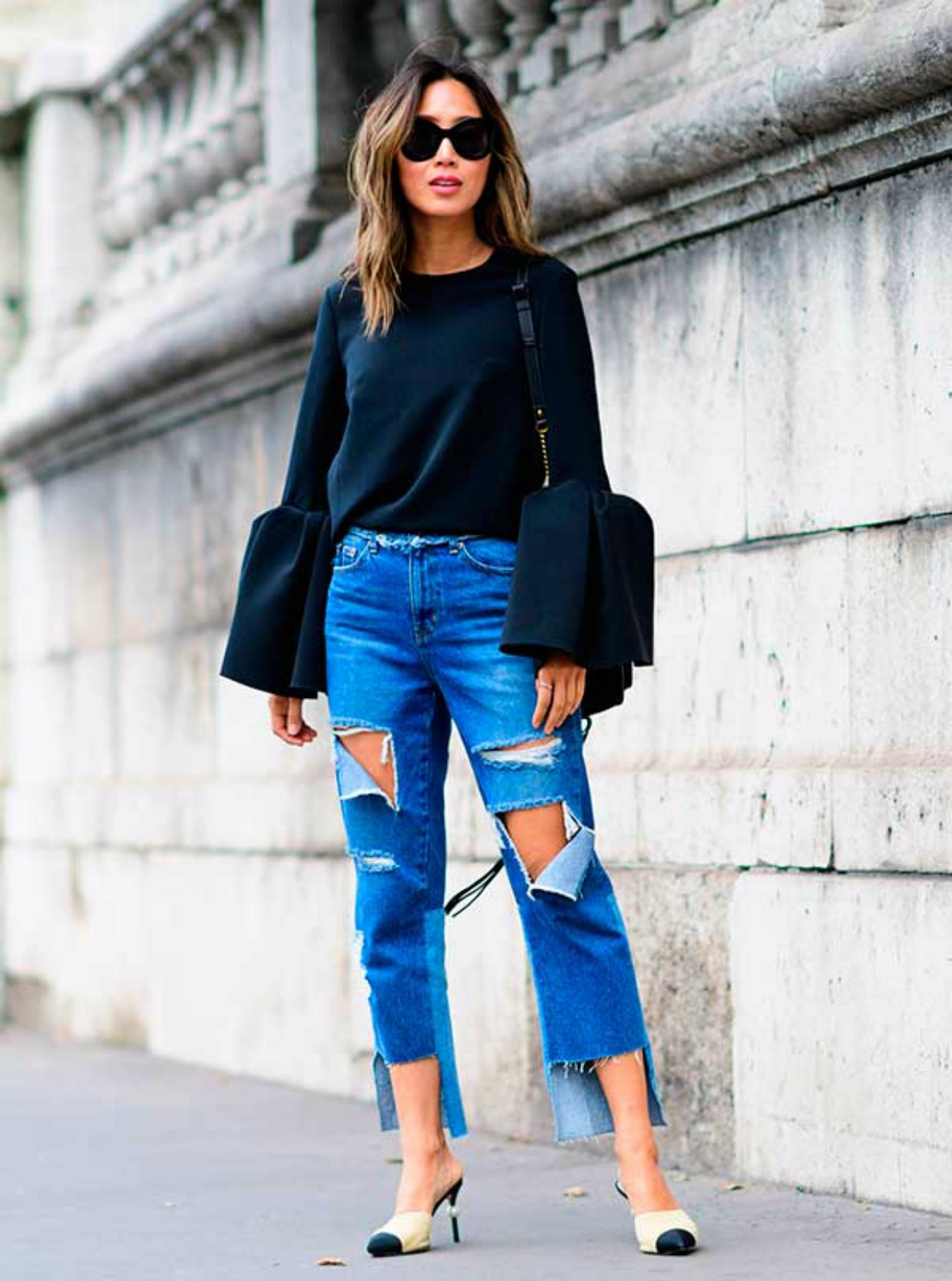  Calça jeans capri assimétrica