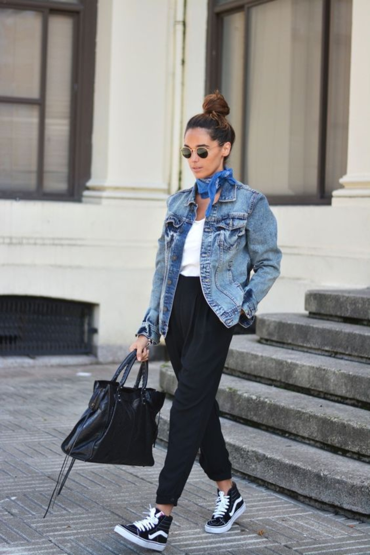 jaqueta jeans com calça preta