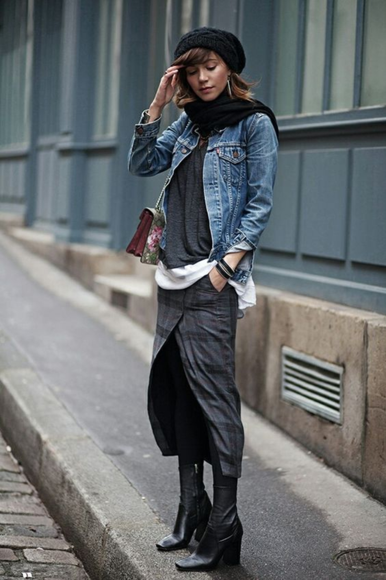 sobreposição com jaqueta jeans