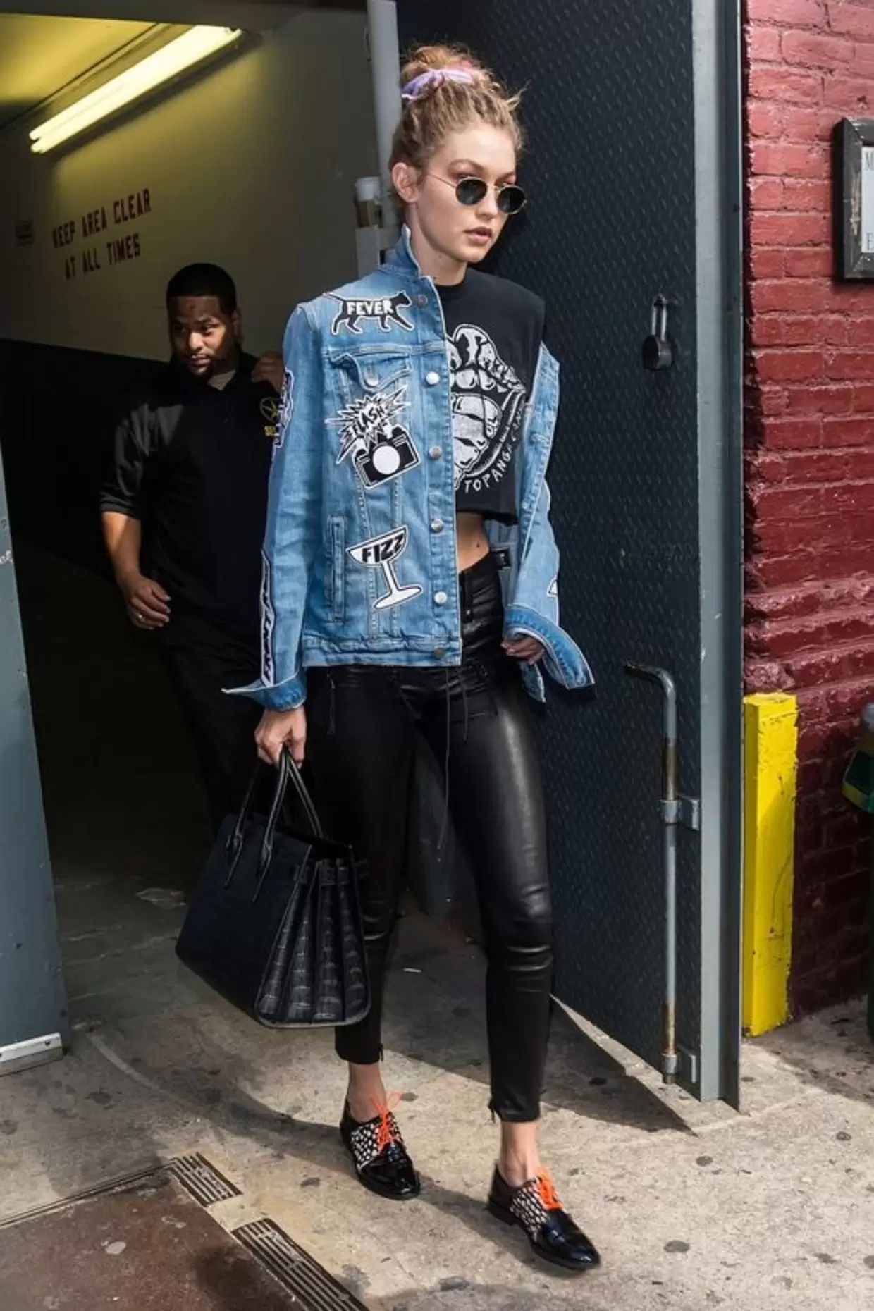 Jaqueta jeans - Guia com diferentes formas de usar esse icone fashion e atemporal 7 Look com jaqueta jeans