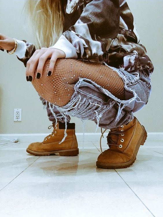27 Looks com calça jeans para balada - arrase e divirta-se 25 calca jeans meia arrastao brilho