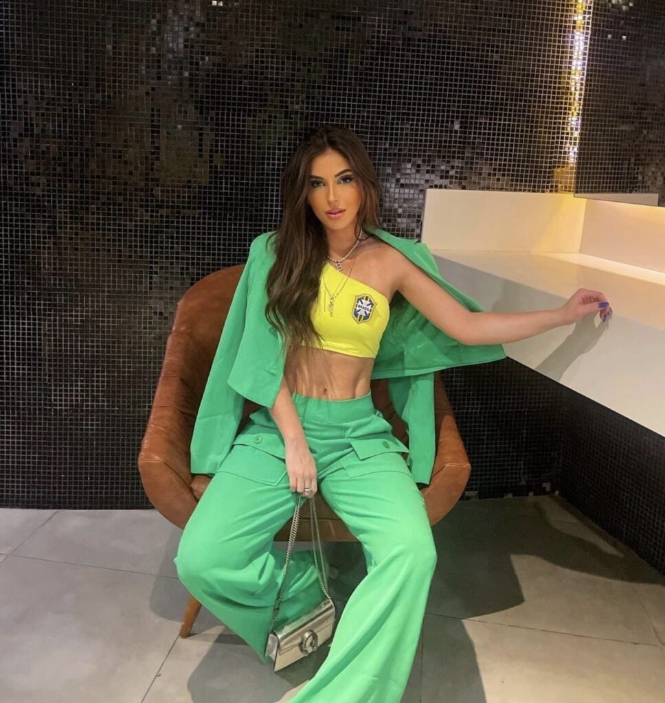 Copa do Mundo e a Tendência Brasilcore: Como Usar as Cores Verde e Amarelo na Moda e na Decoração 4 Looks Brasilcore nas Cores Verde e Amarelo