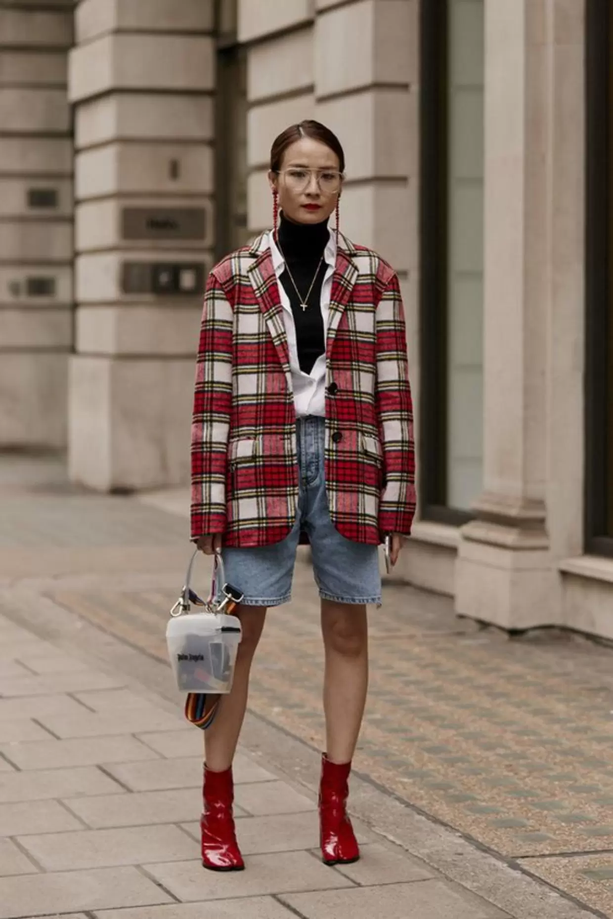 Como usar shorts jeans no inverno