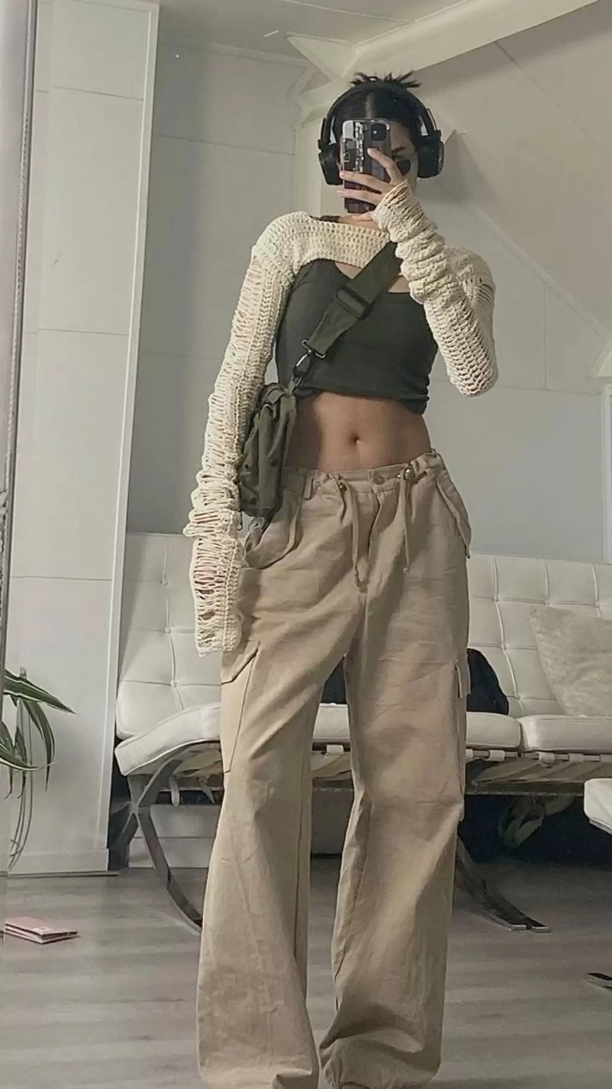 Calça cargo feminina: Como usar a tendência mais quente da temporada 51 Looks com calça cargo cintura baixa