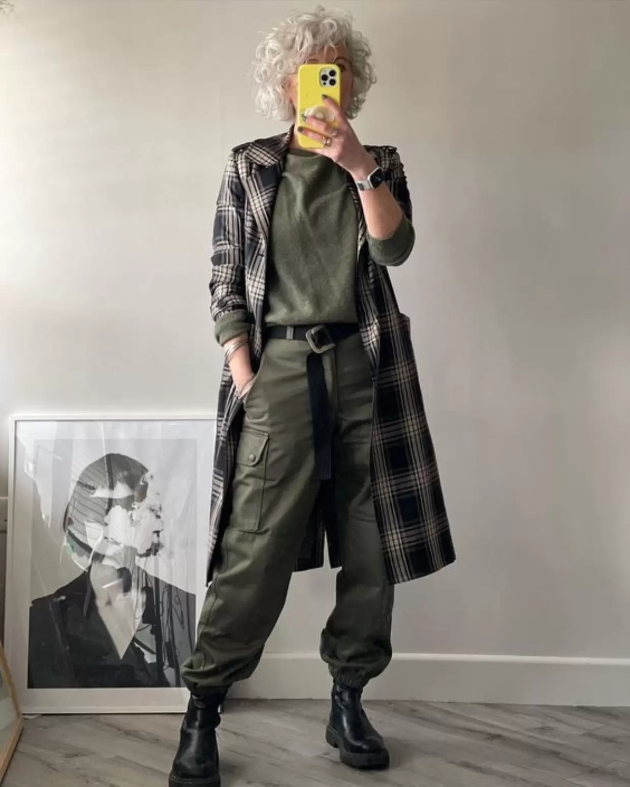 Calça cargo feminina: Como usar a tendência mais quente da temporada 45 look calça cargo jogger