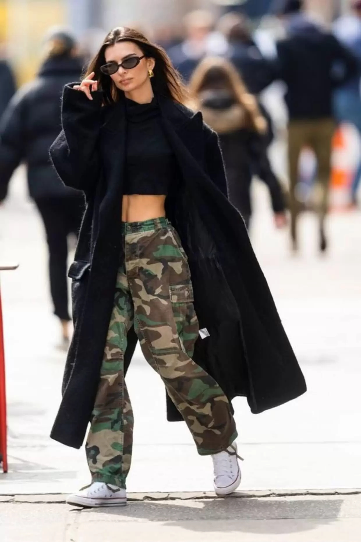 Calça cargo feminina: Como usar a tendência mais quente da temporada 17 Looks calça cargo feminina