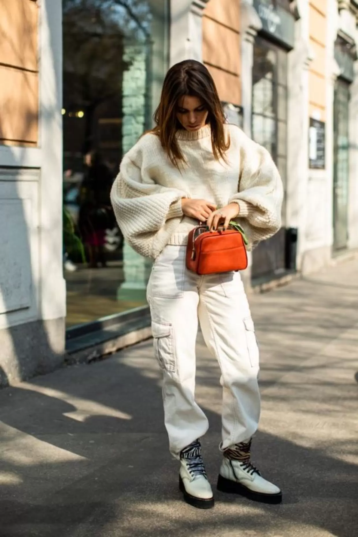Calça cargo feminina: Como usar a tendência mais quente da temporada 23 como usar calça cargo com coturno