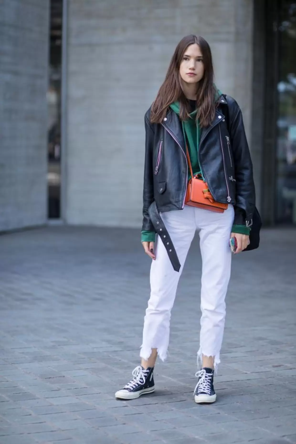 Como montar look de inverno: Guia com peças básicas de frio para arrasar 5 Look de inverno com jaqueta de couro