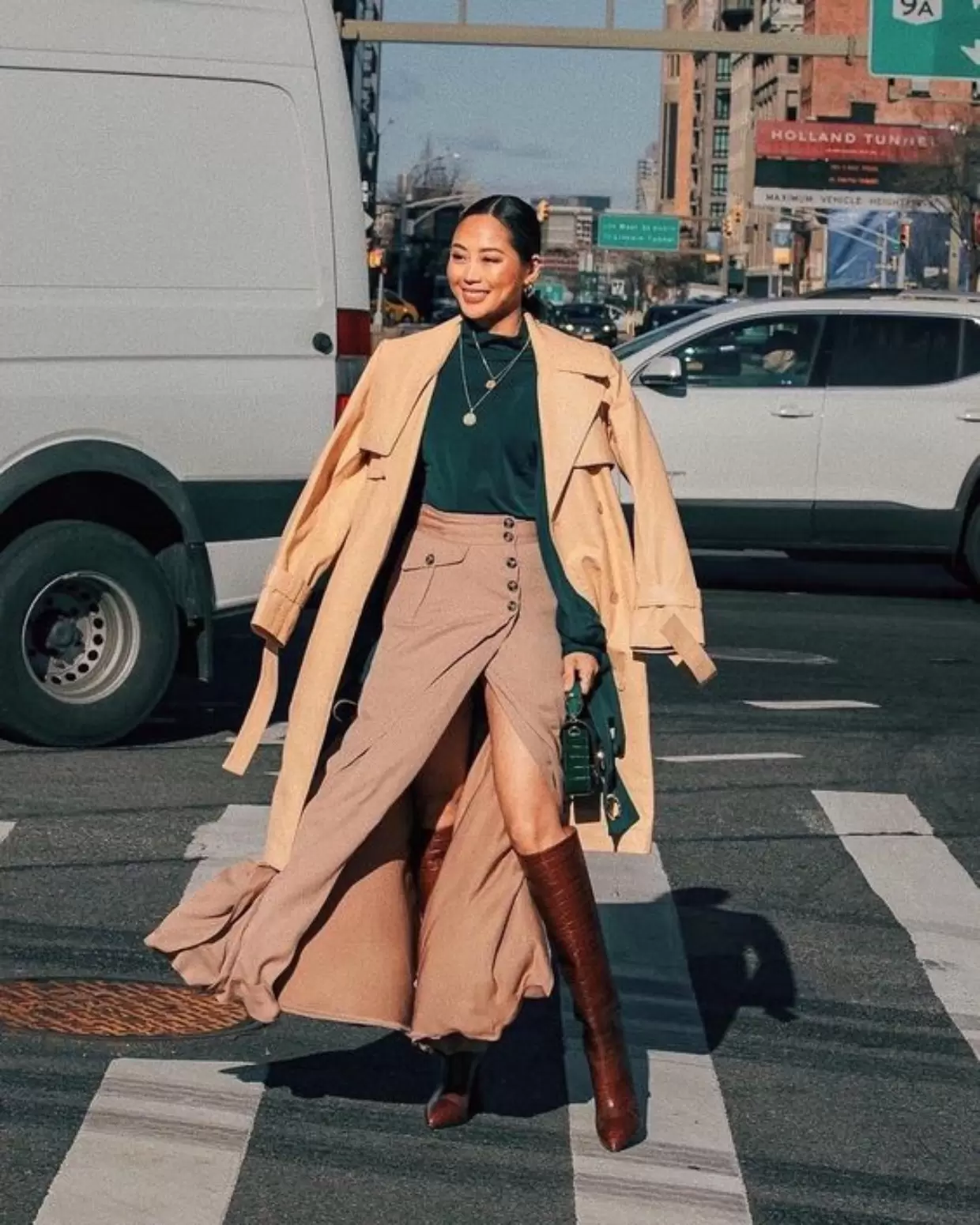 Como montar look de inverno: Guia com peças básicas de frio para arrasar 17 Look de inverno com bota