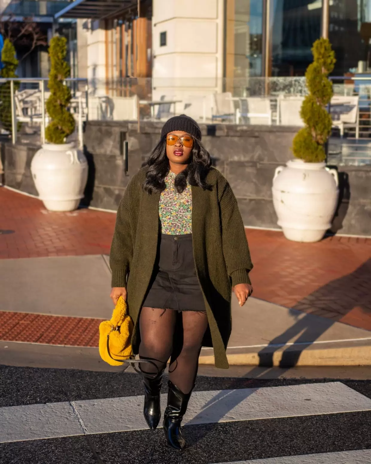 Como montar look de inverno: Guia com peças básicas de frio para arrasar 9 Look de inverno com saia