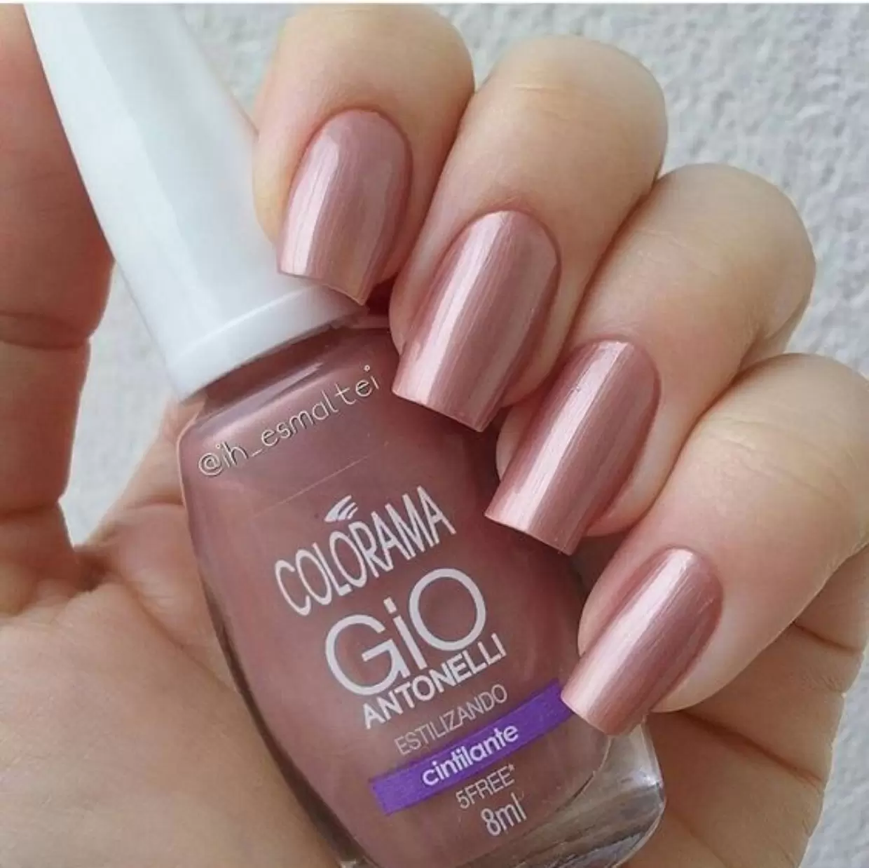 Tipos de Unhas: descubra o formato perfeito para você! 27 esmaltes cintilantes