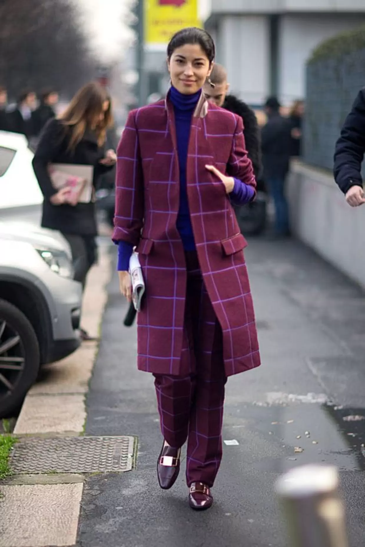 Como montar look de inverno: Guia com peças básicas de frio para arrasar 23 Look de inverno colorido