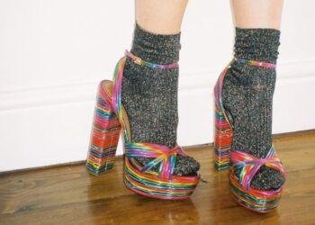 como usar sandália com meia