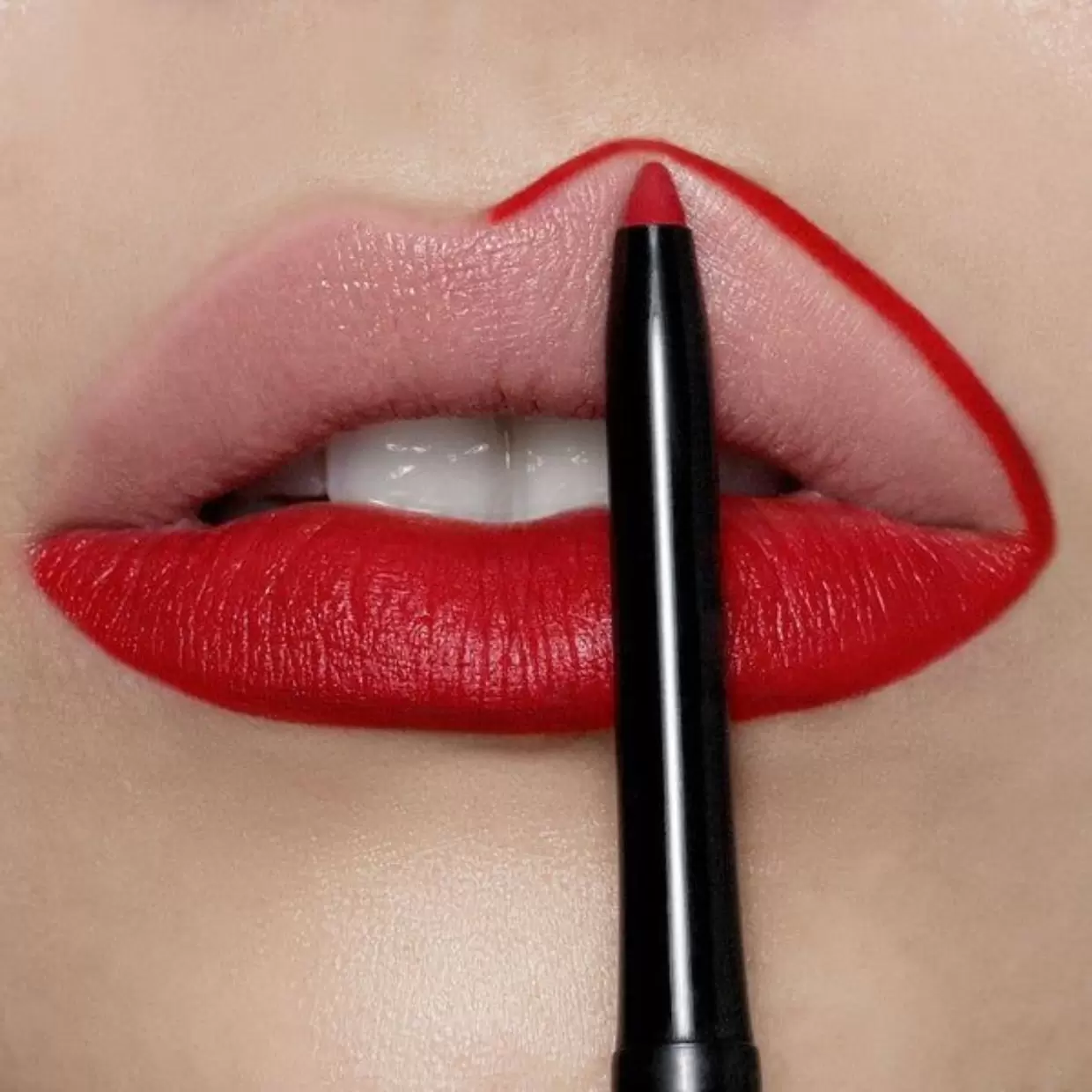 Comemore o Dia do Batom 2023 com estilo, 29 de julho: O guia definitivo para escolher a tonalidade perfeita 15 Contorno labial