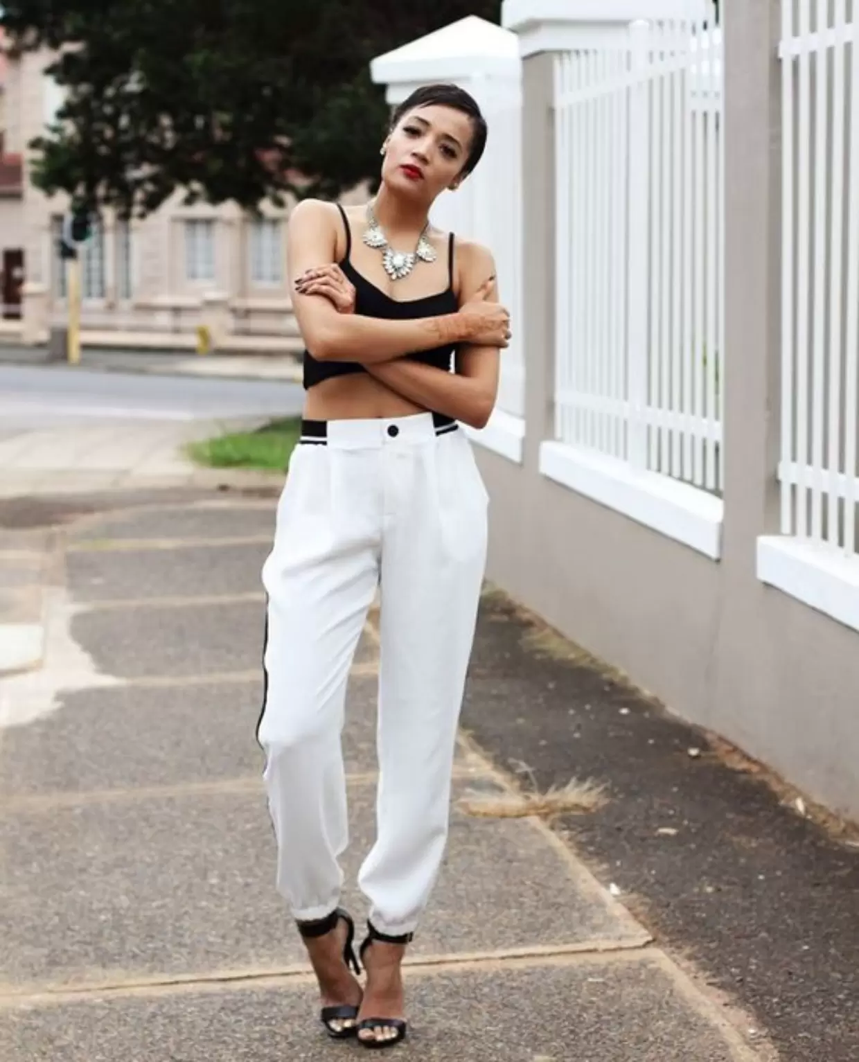 Looks com calça branca feminina