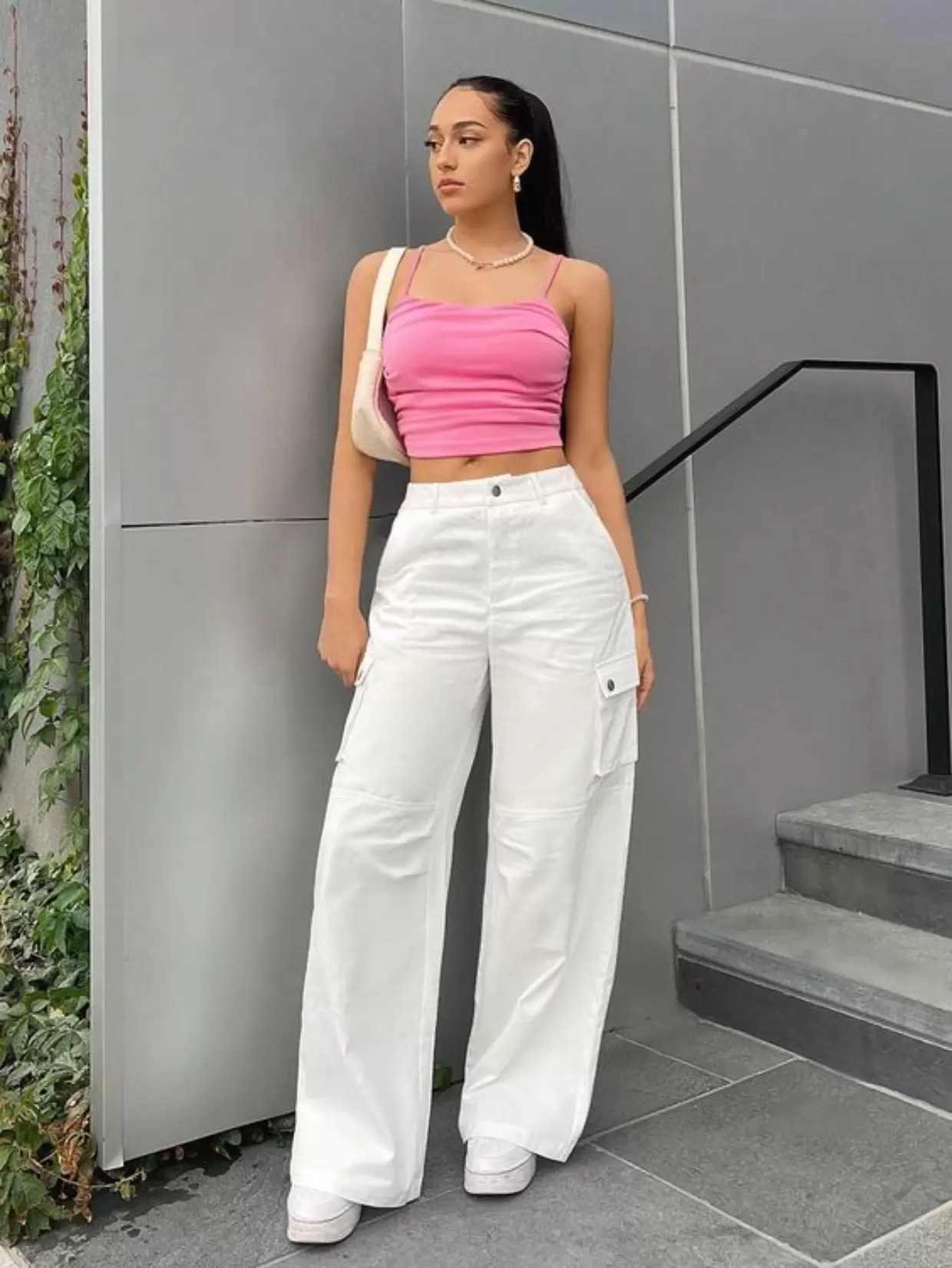 Look Calça cargo branca