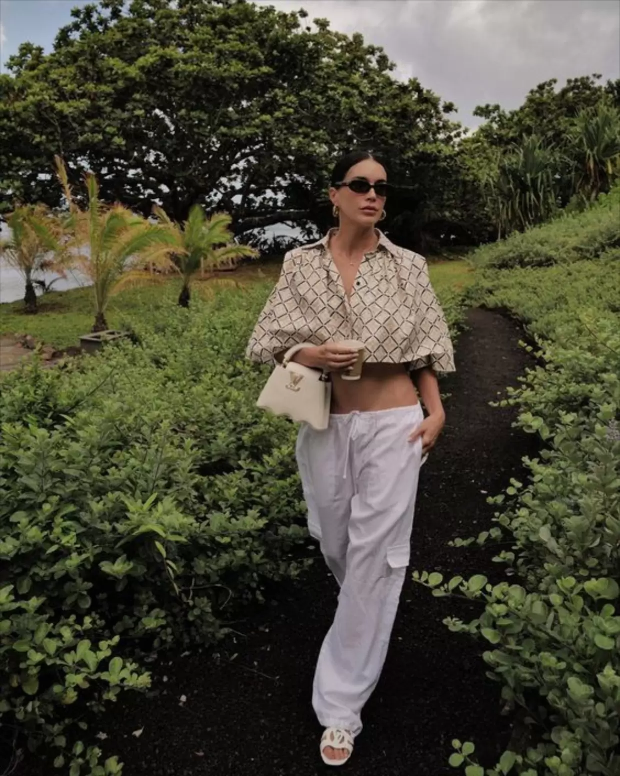 Calça branca feminina