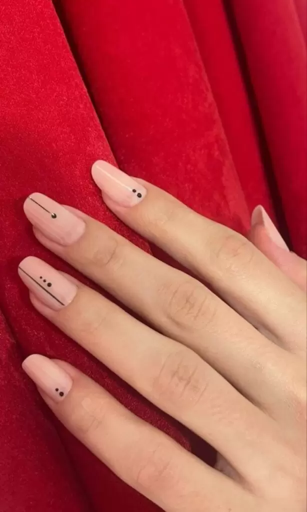 Unhas minimalistas