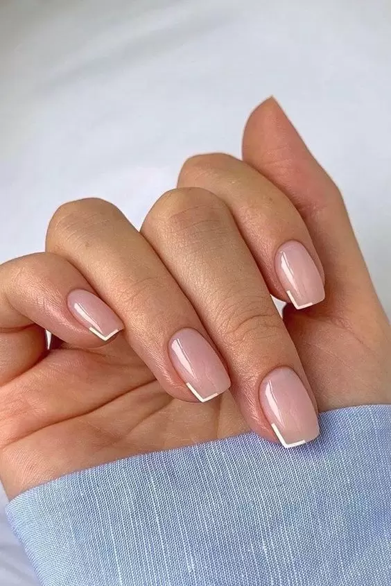 Nail art minimalista