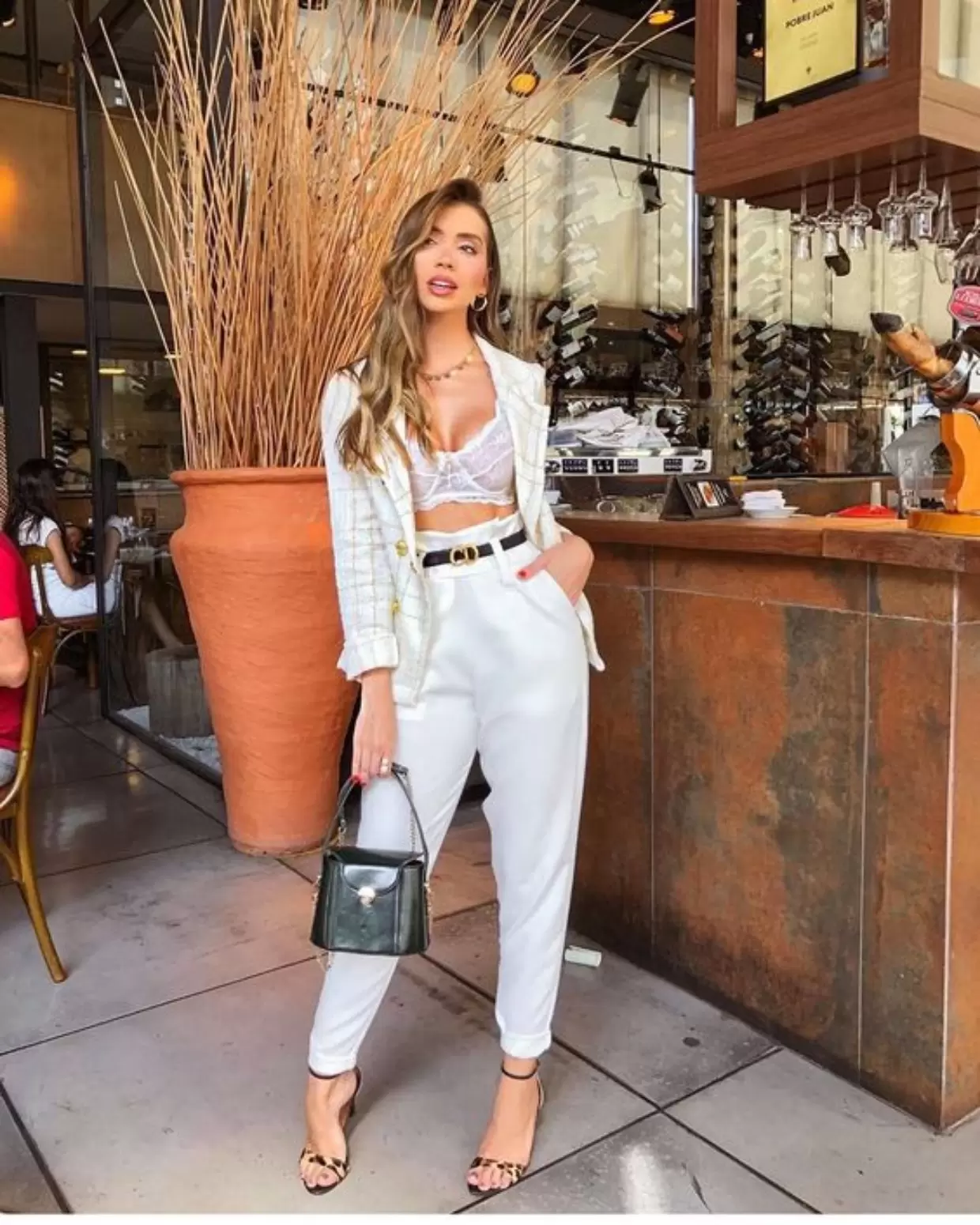 Calça branca feminina