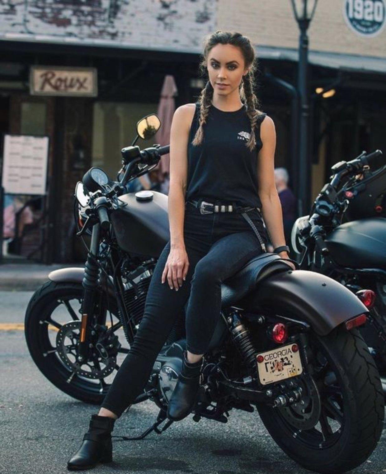 look motociclista feminino