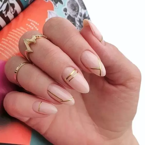 nail art decorada minimalista