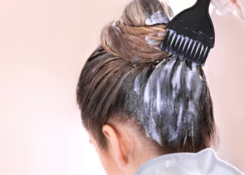 Como tirar tinta de tintura de cabelo da pele?