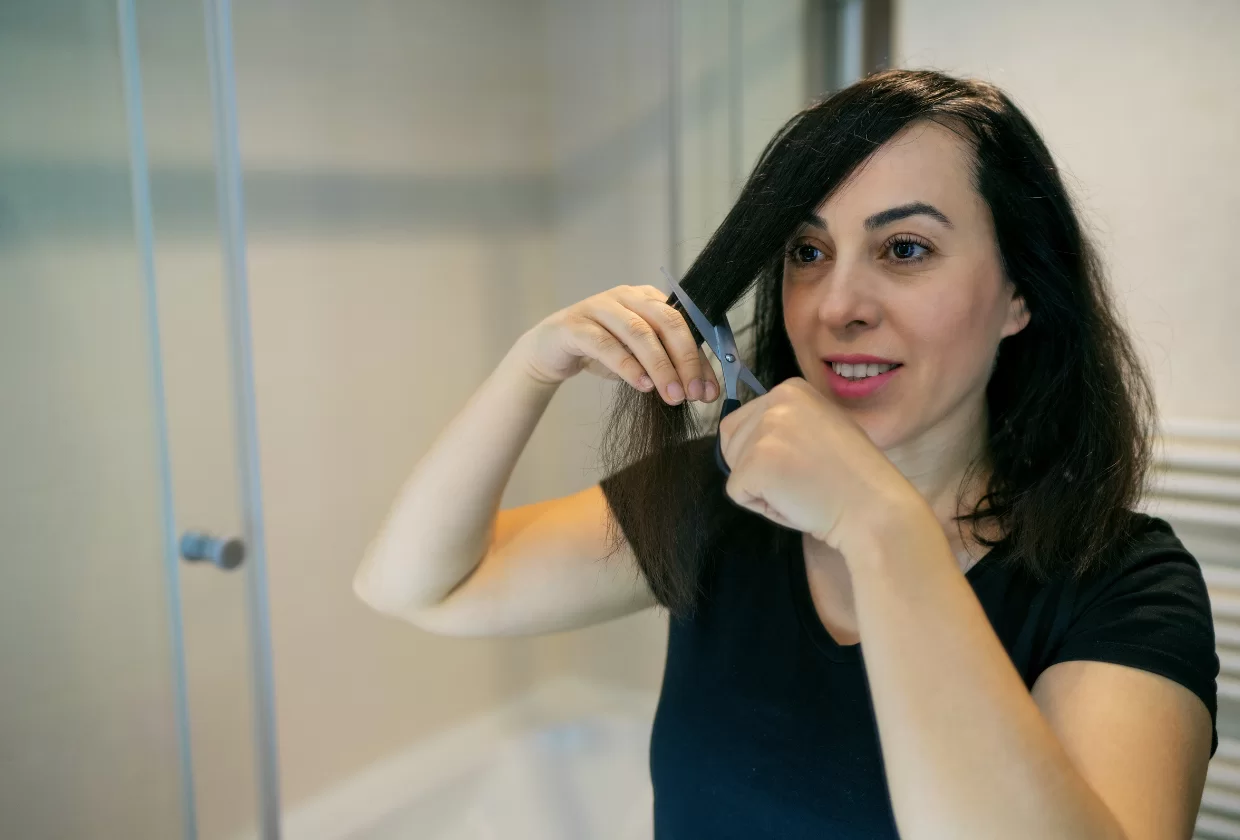 Como cortar os cabelos sozinha: Um guia passo a passo 3 Faça você mesmo cortar o cabelo sozinha