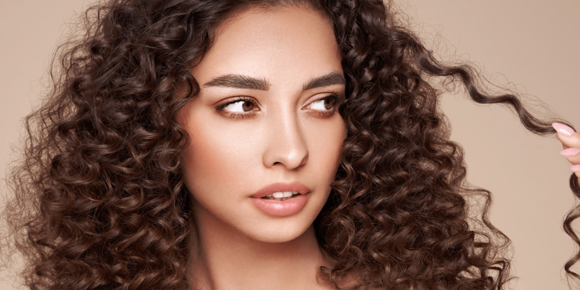 Hidratação do cabelo cacheado: Guia completo para cachos saudáveis e brilhantes 1 Hidratação cabelo cacheado