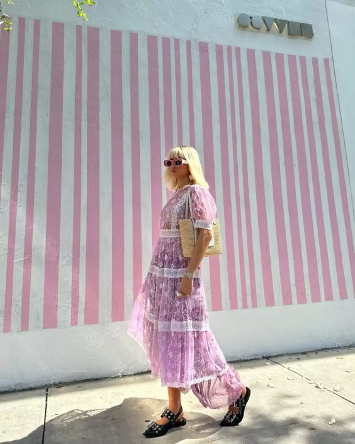 Dicas de como usar vestido em 2023: Tendências e estilos para arrasar 23 Como usar vestido com sapatilha