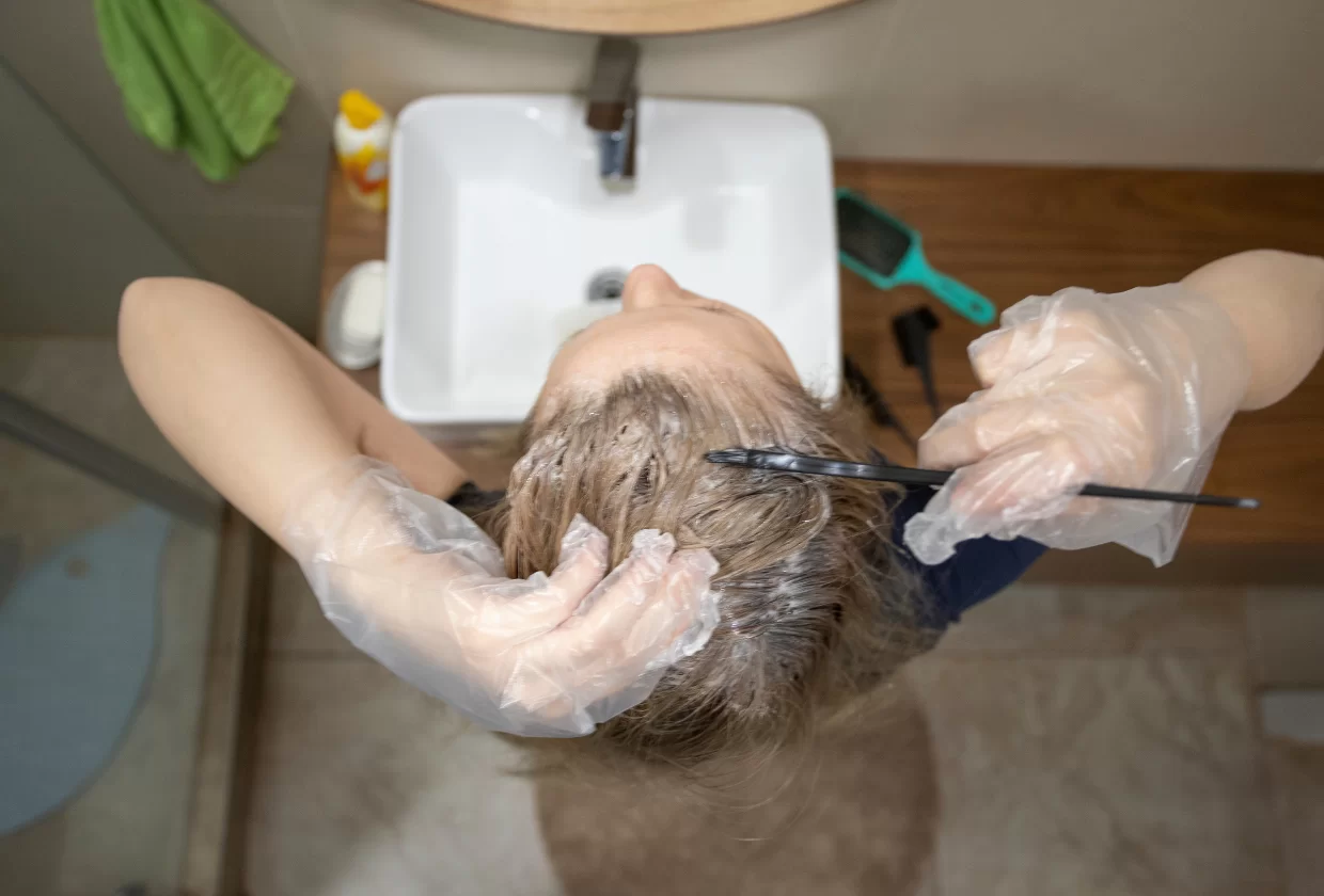 Passo a passo: como pintar o cabelo sozinha, em casa de forma segura e fácil 2 como pintar o cabelo sozinha