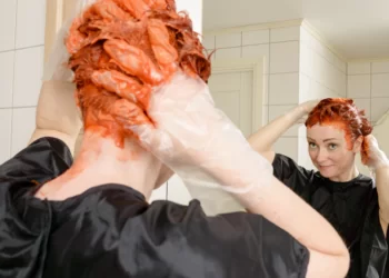Passo a passo como pintar o cabelo sozinha