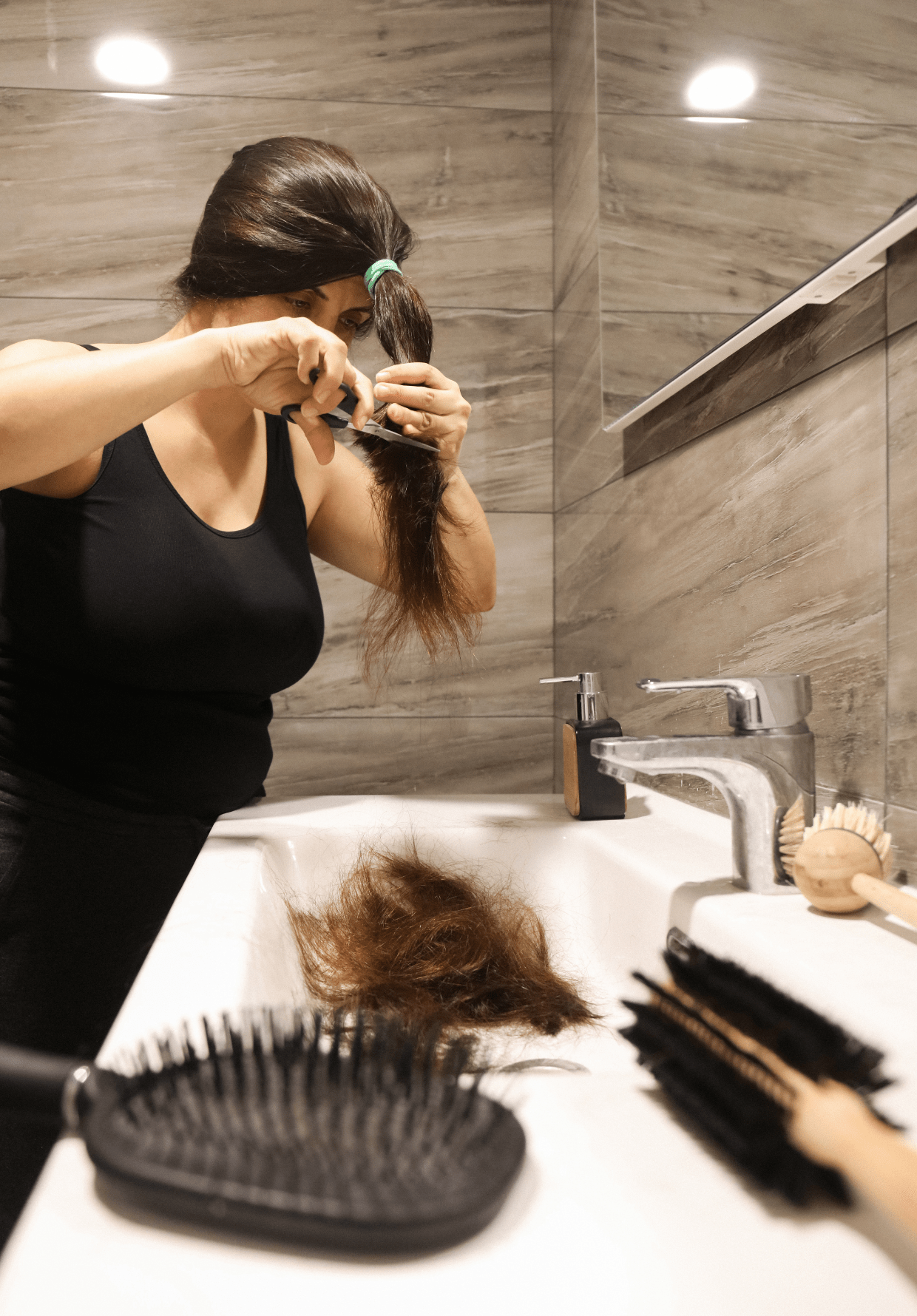 Como cortar os cabelos sozinha