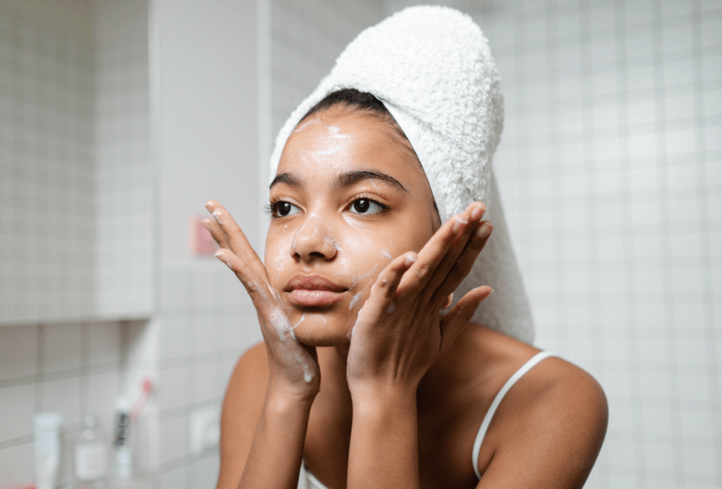 Como Fazer Uma Rotina De Skincare Simples: Dicas E 3 Passos