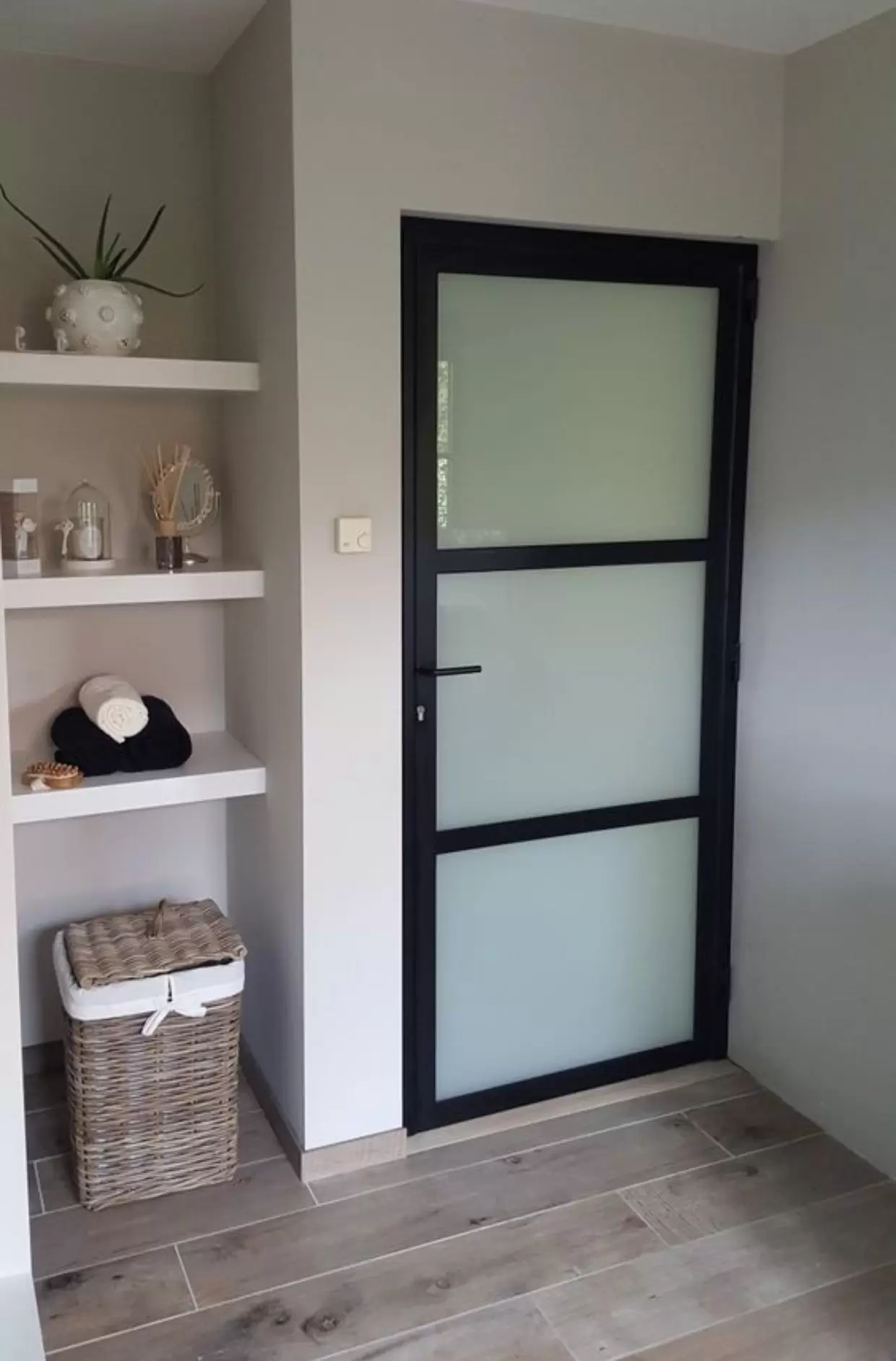 Porta de alumínio na decoração: Versatilidade e modernidade em seu espaço 6 Porta de alumínio