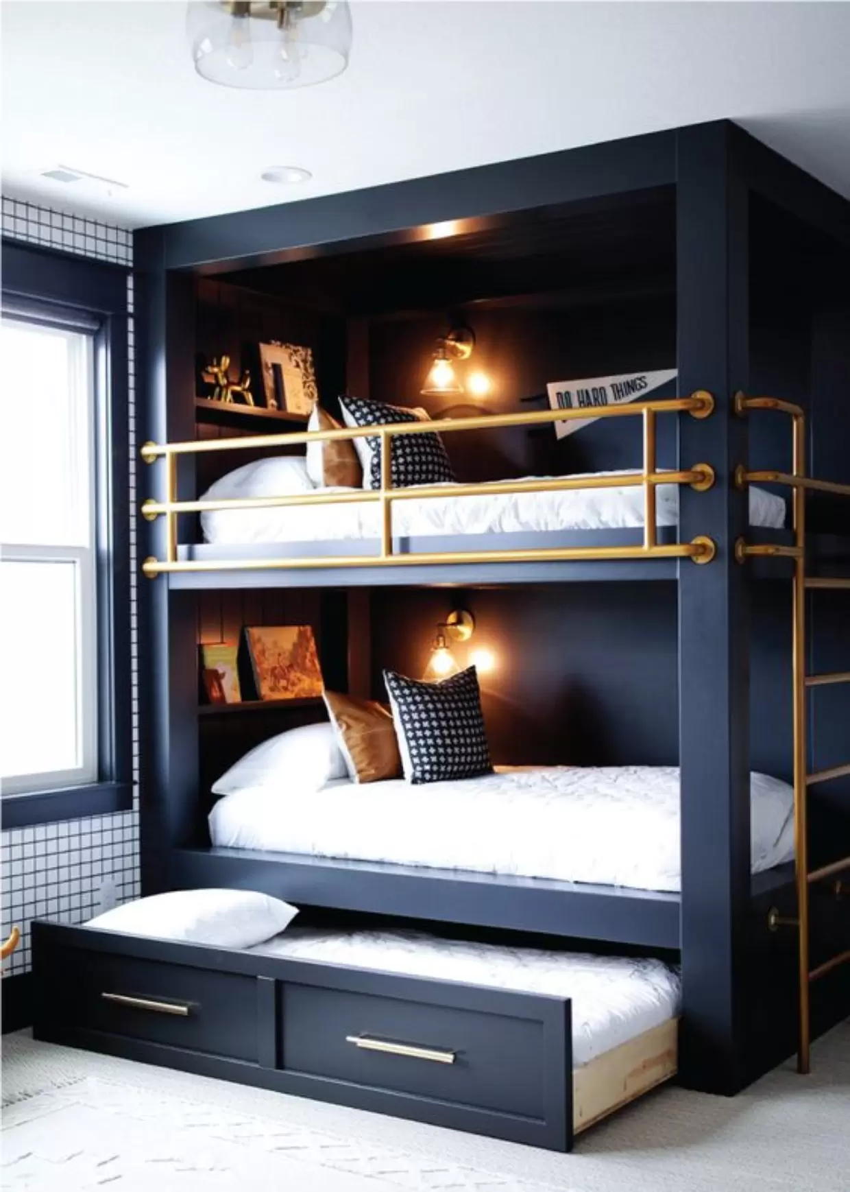 Cama triliche 