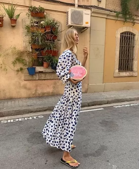 10 maneiras de usar chinelos Havaianas: a nova tendência verão 2024 37 chinelos havaianas com vestido