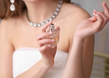 Como passar perfume corretamente