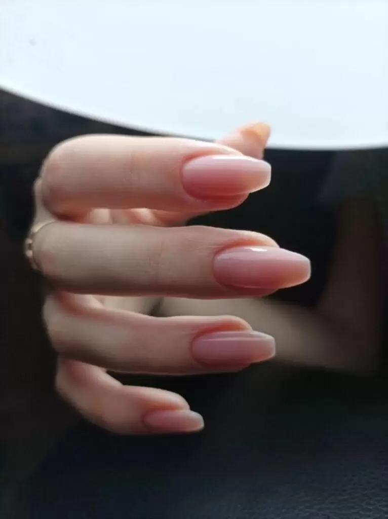 esmalte em gel em unhas naturais