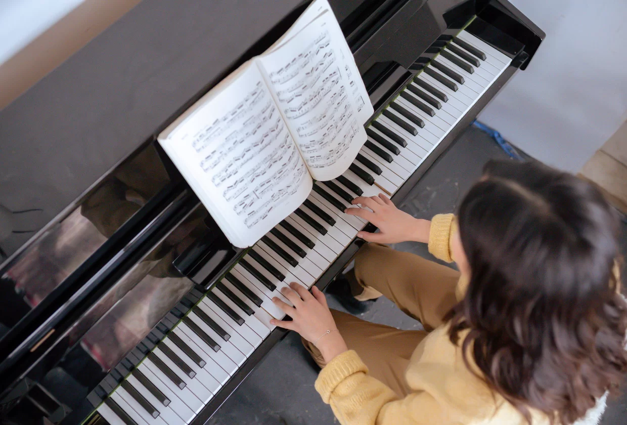 Tocar um instrumento e concentração: Como a música melhora o foco 4 tocar um instrumento