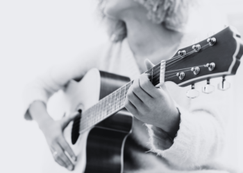 tocar um instrumento e concentração