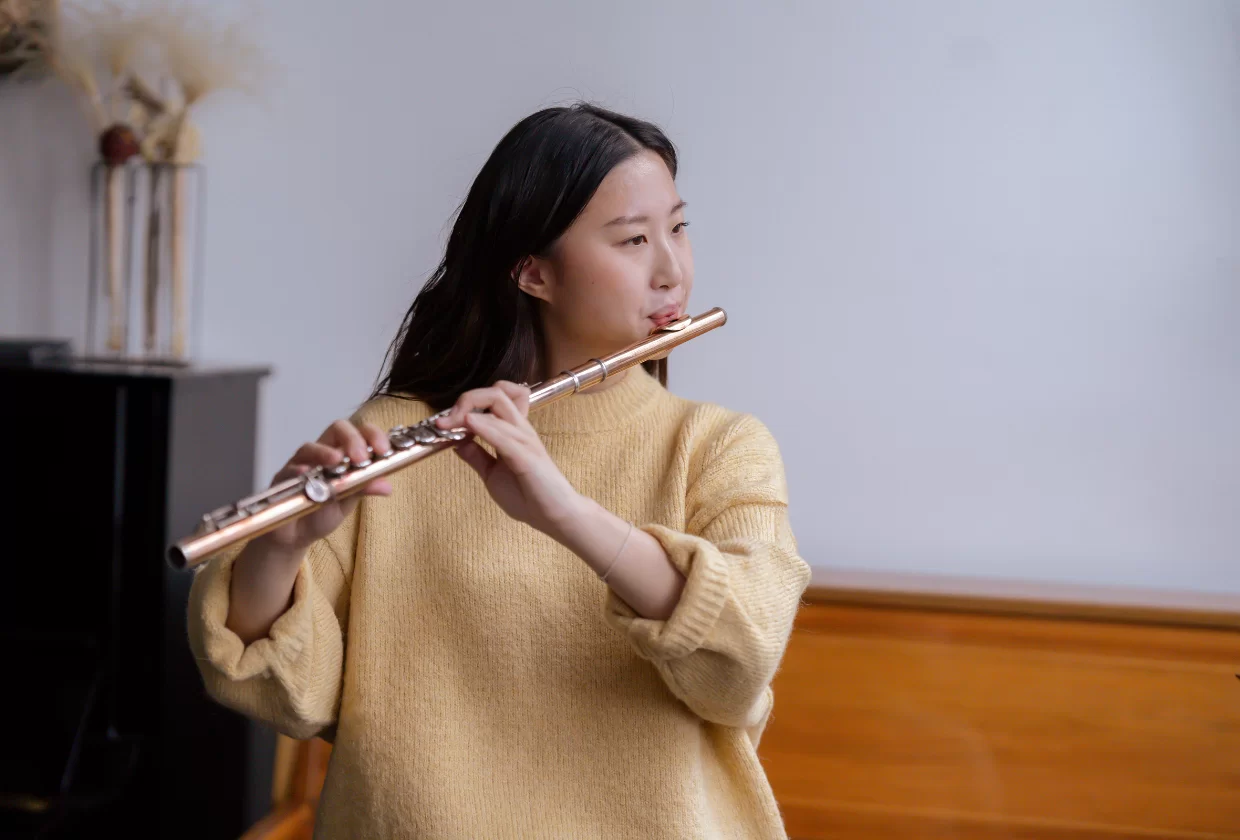 Tocar um instrumento e concentração: Como a música melhora o foco 3 benefícios de tocar um instrumento