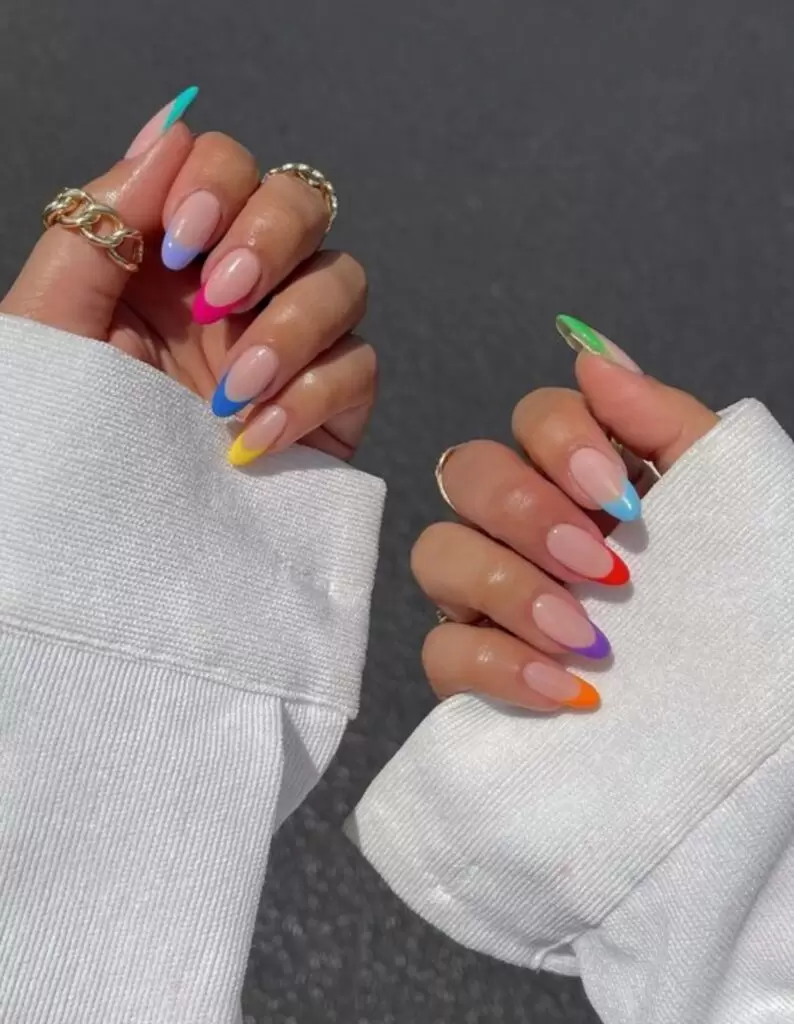 unhas francesinha decorada