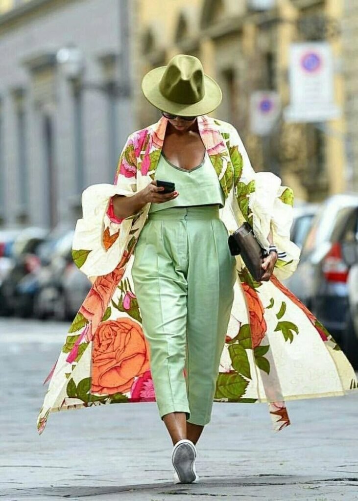 27 Looks com Kimono - Peça Chave para Transformar Seus Outfits com Elegância e Versatilidade 23 Como usar Kimono