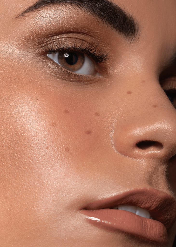 Usar maquiagem vencida faz mal para pele?