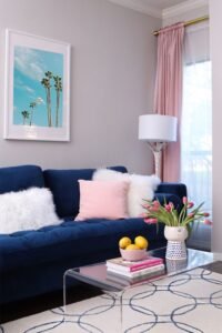 Conheça as Cores que combinam com azul - confira looks