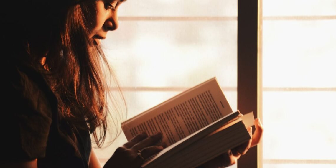 Desacelere e Aprenda: A Importância de uma Boa Leitura em Tempos de Informação Rápida 1 A Importância de uma Boa Leitura em Tempos de Informação Rápida