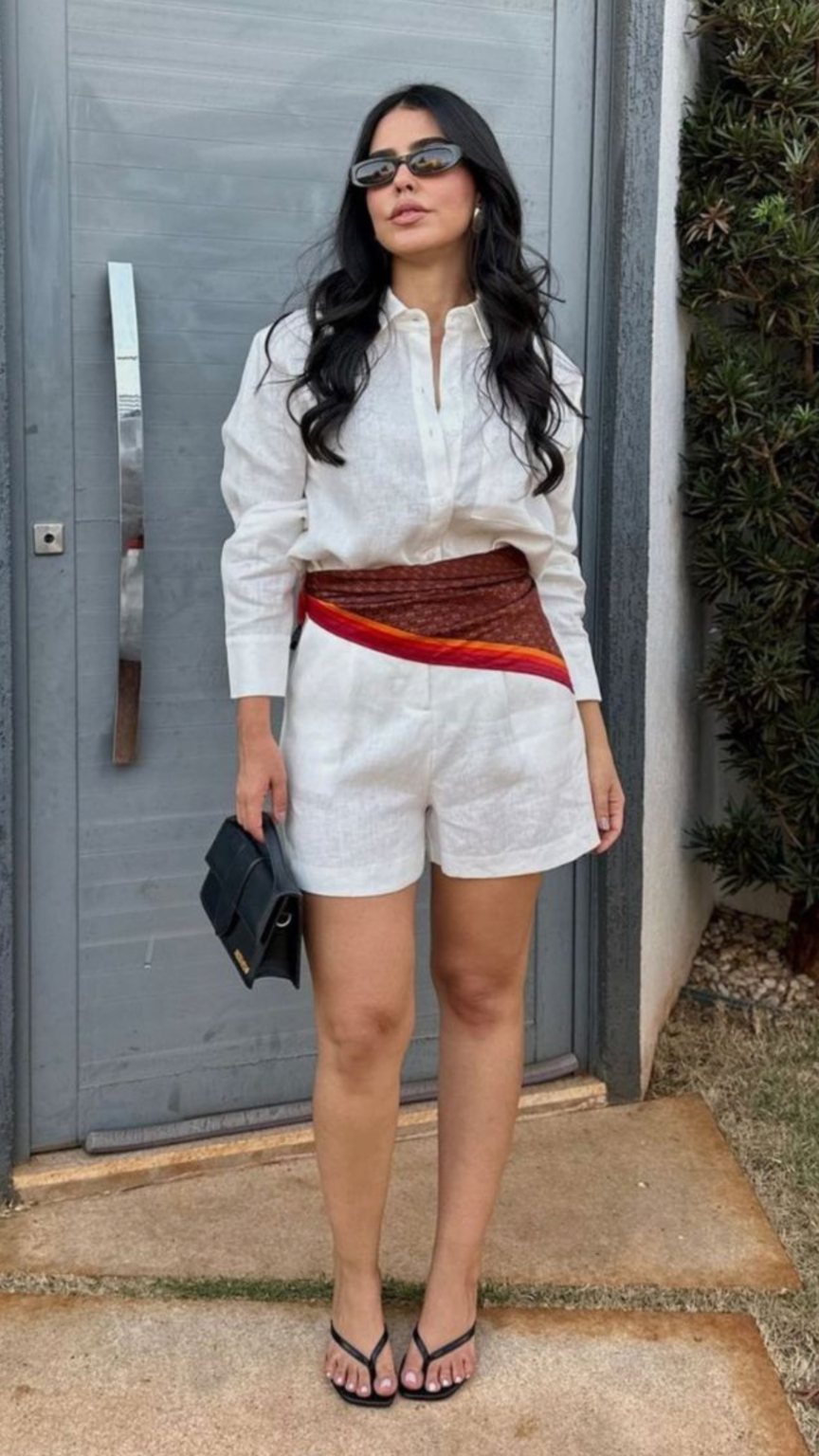 Mais de 50 Looks com Lenço na Cintura: A Peça Versátil