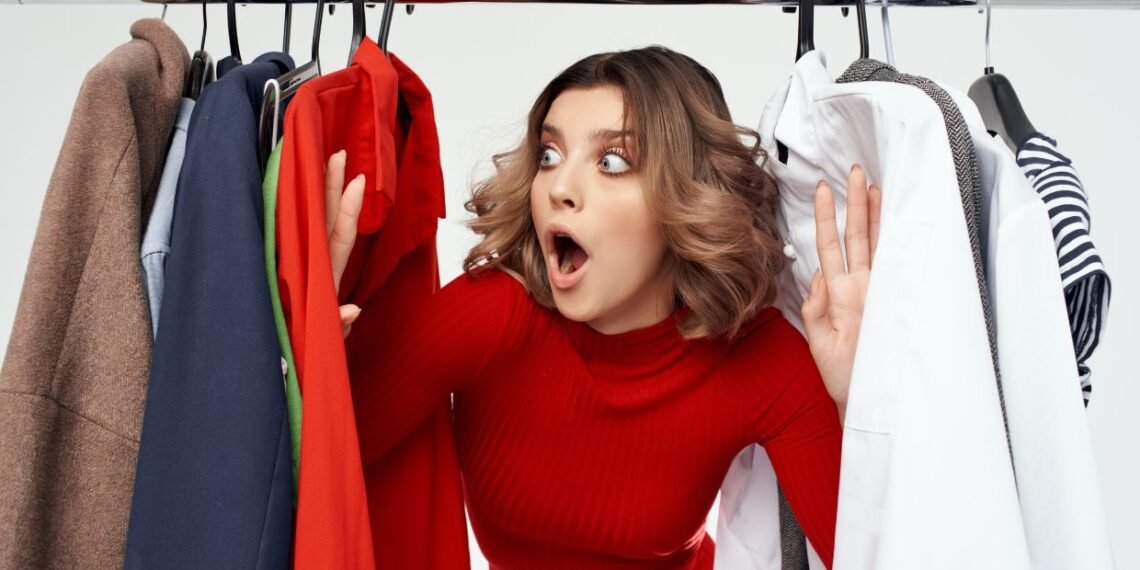 Como Tirar Mofo da Roupa: Dicas Infalíveis para Salvar Suas Peças 1 Por que as roupas ficam mofadas