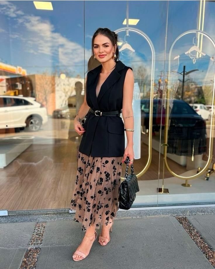 A Mágica da Terceira Peça: 6 Itens que Salvam Qualquer Look Sem Esforço 16 Look com colete alongado